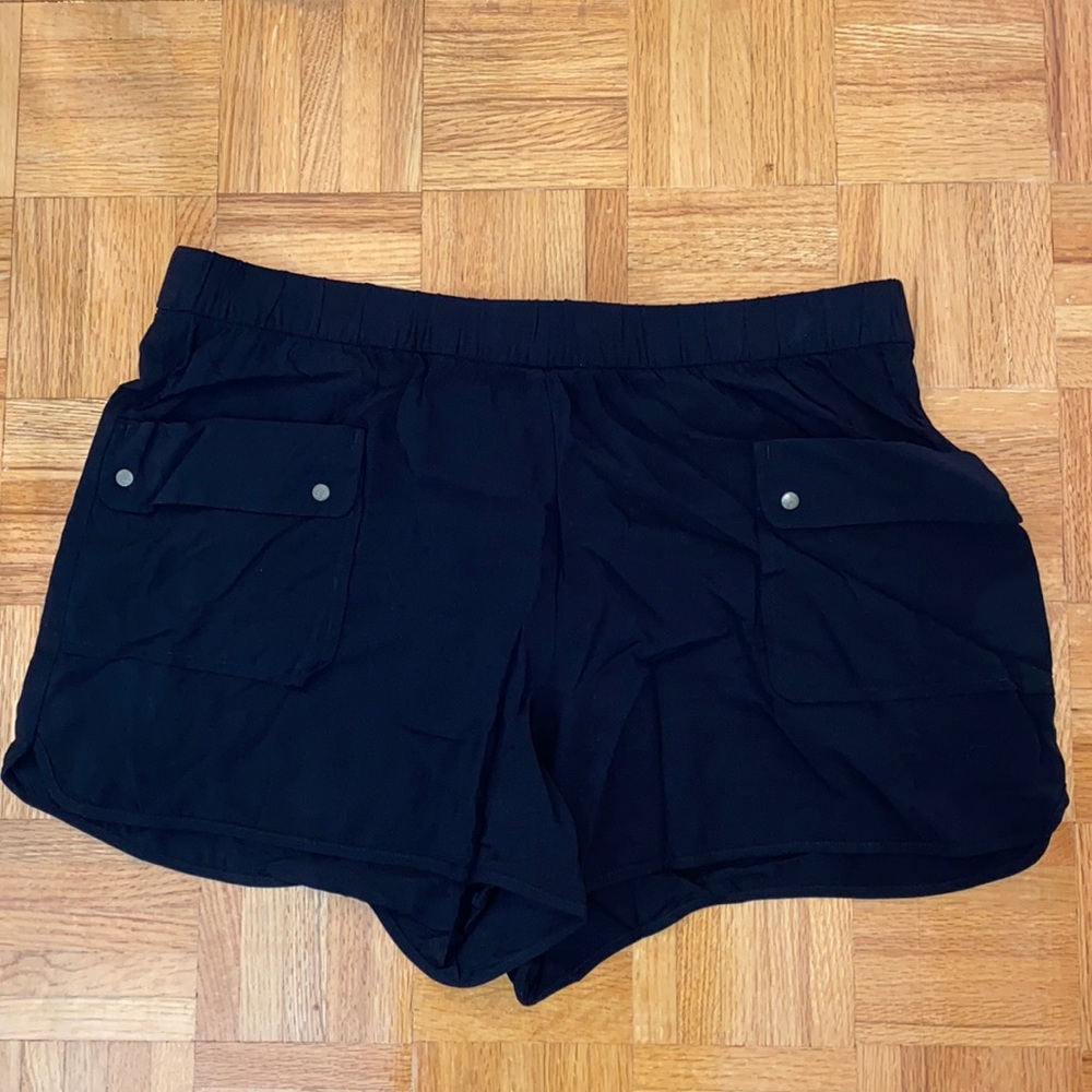 Black cotton Gap shorts